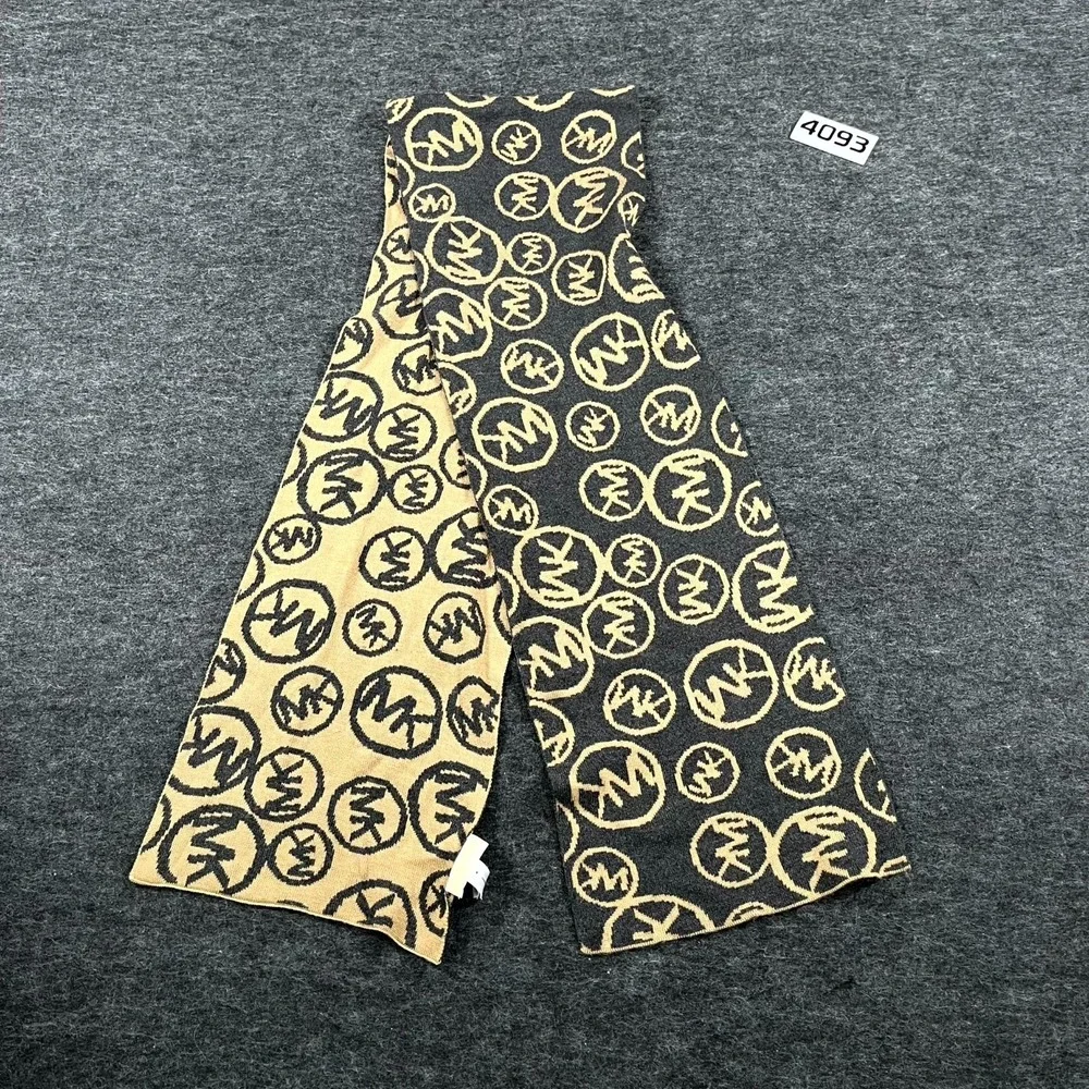 Michael Kors Square Sweater Scarf Unisex One Size‎ Beige Allover Print Acrylic